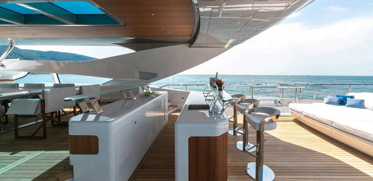 yacht El Leon