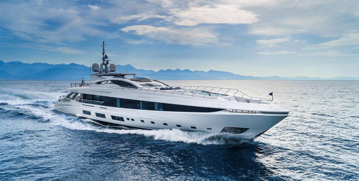 yacht El Leon