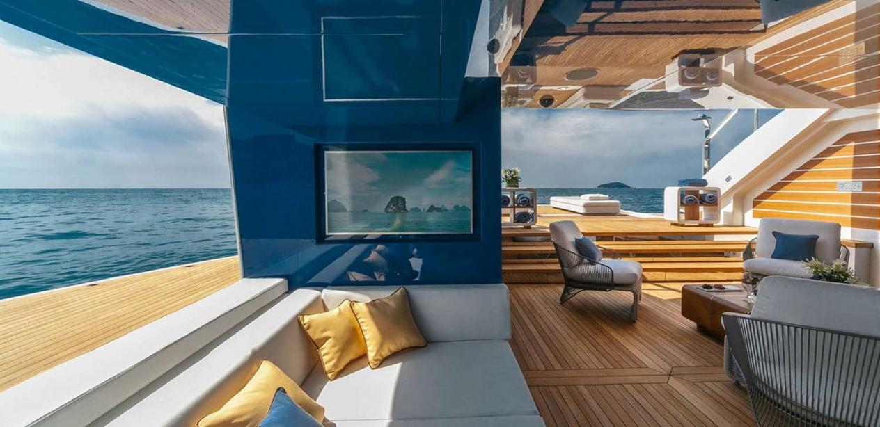 yacht El Leon