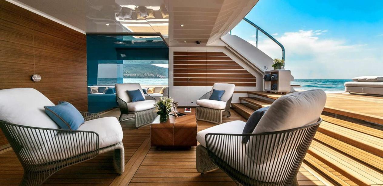 yacht El Leon
