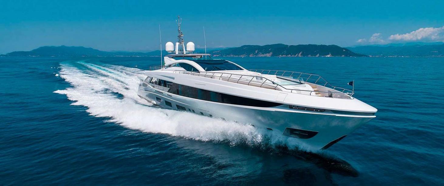 yacht El Leon