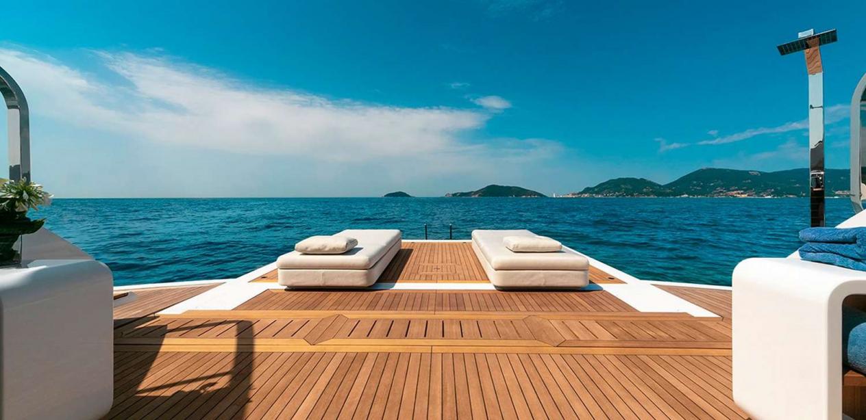 yacht El Leon