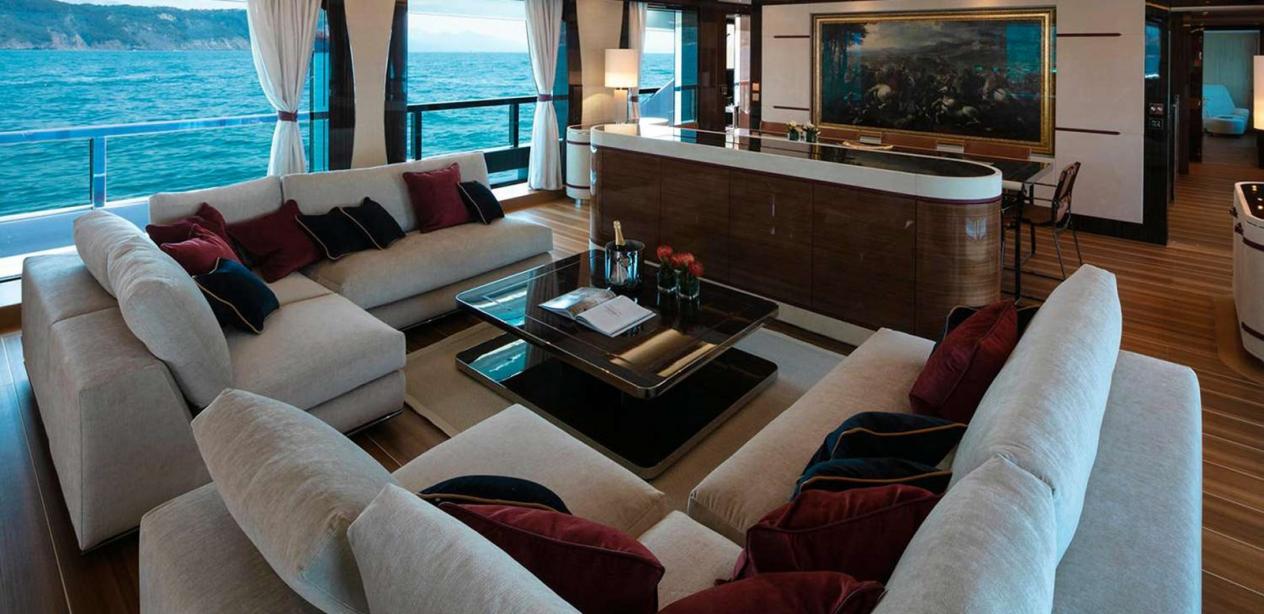 yacht El Leon