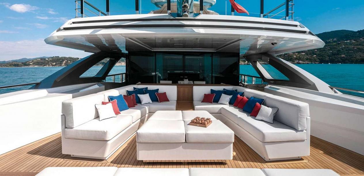 yacht El Leon