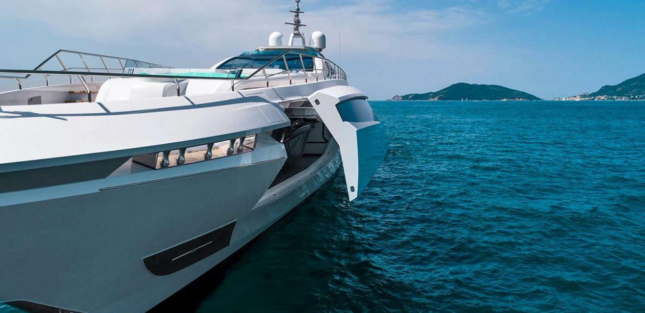 yacht El Leon