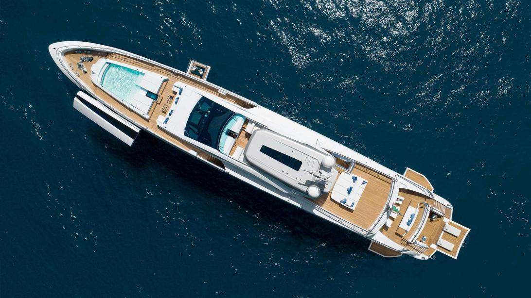 yacht El Leon