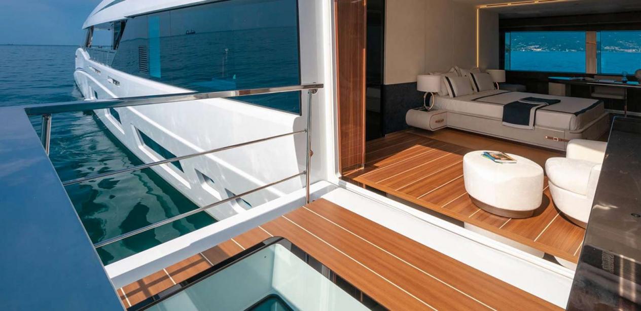 yacht El Leon