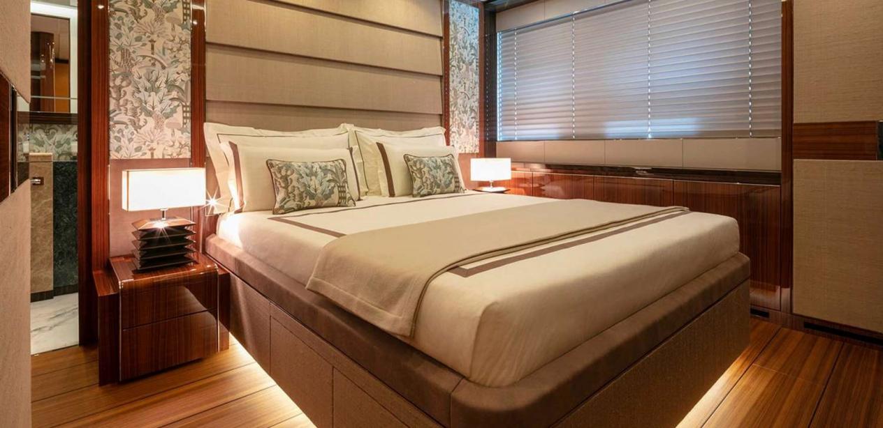 yacht El Leon