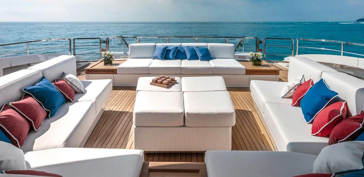 yacht El Leon
