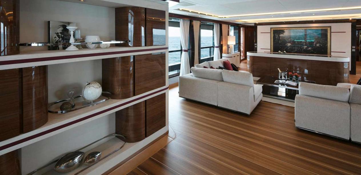 yacht El Leon
