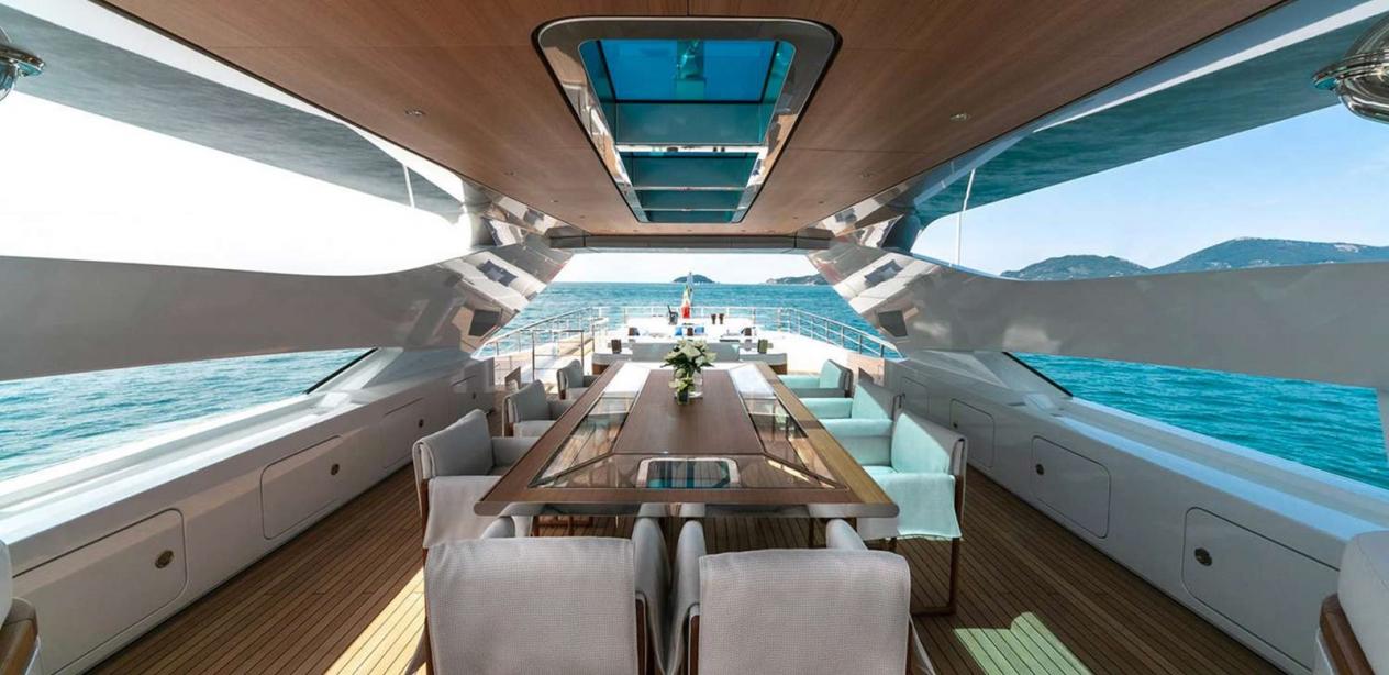 yacht El Leon