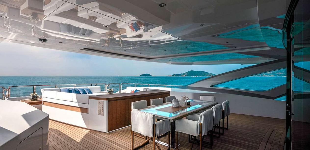 yacht El Leon