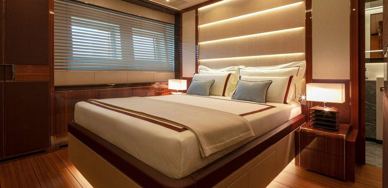 yacht El Leon