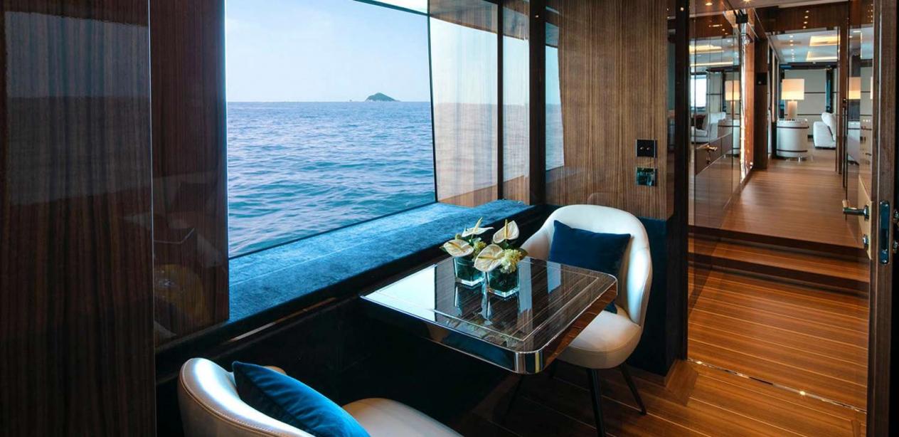 yacht El Leon