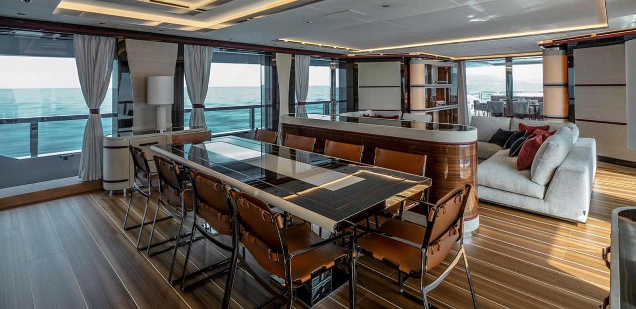 yacht El Leon