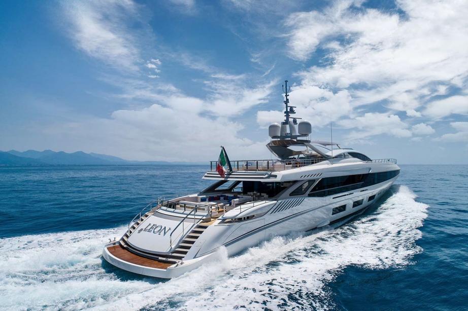 yacht El Leon