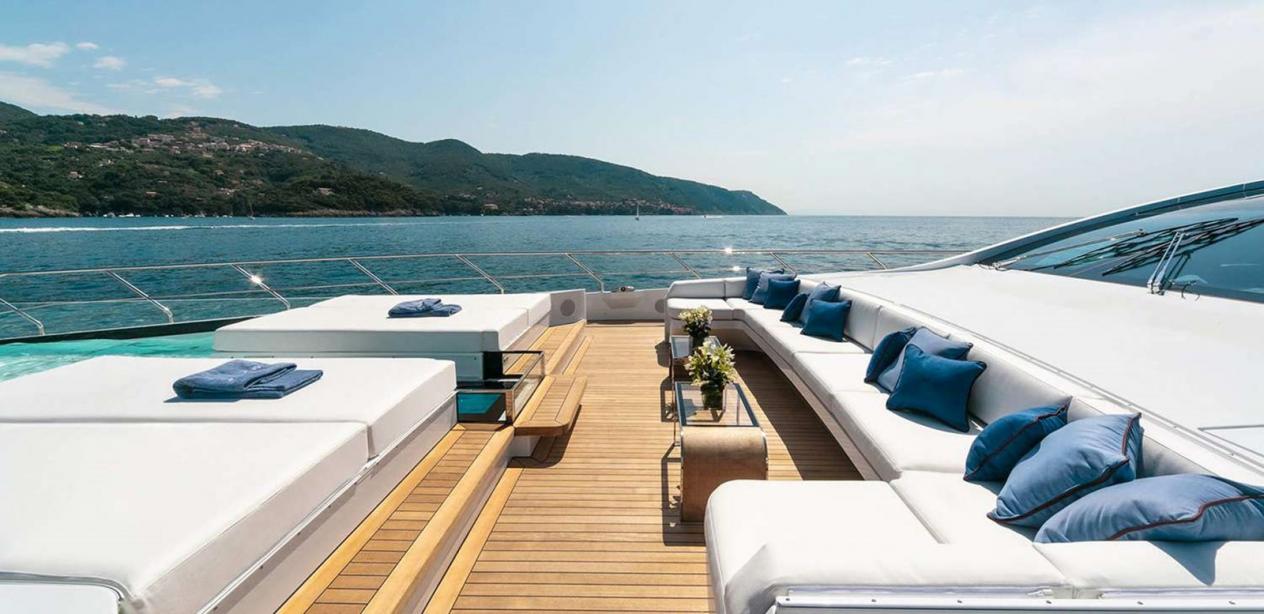 yacht El Leon