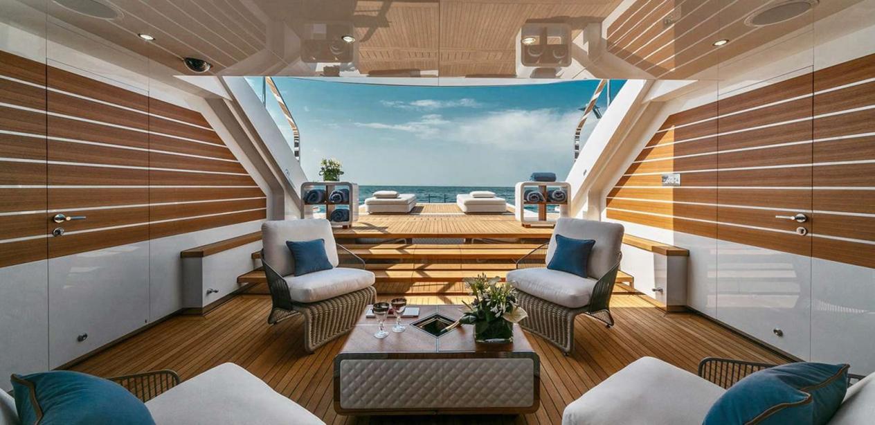 yacht El Leon