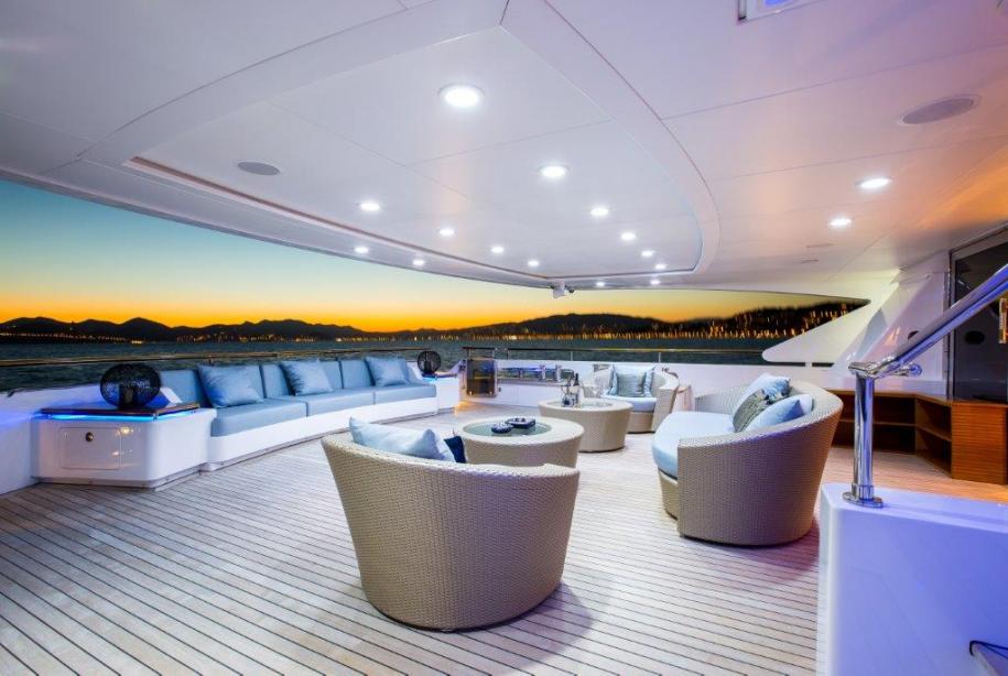 yacht Victory