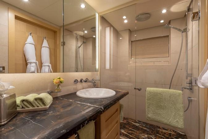 yacht Avalon