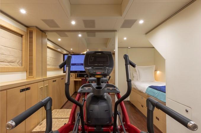 yacht Avalon