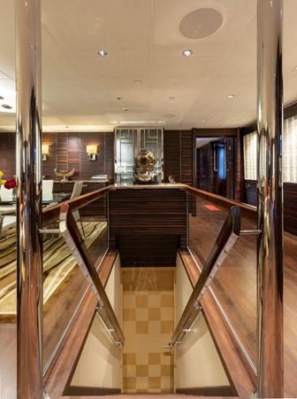 yacht Avalon