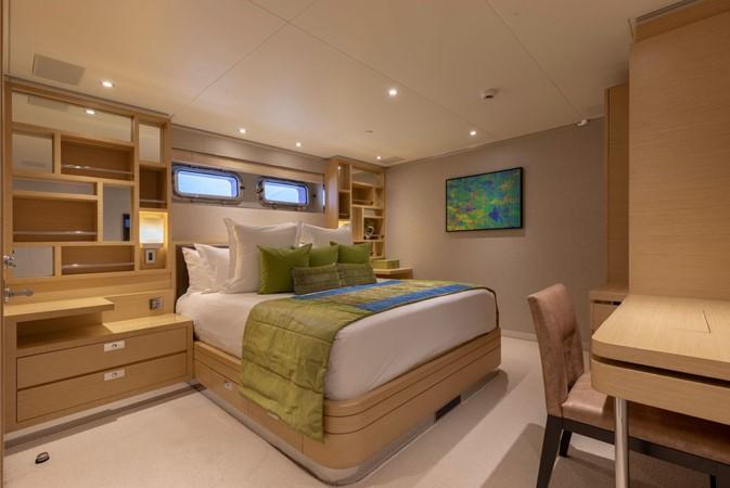 yacht Avalon