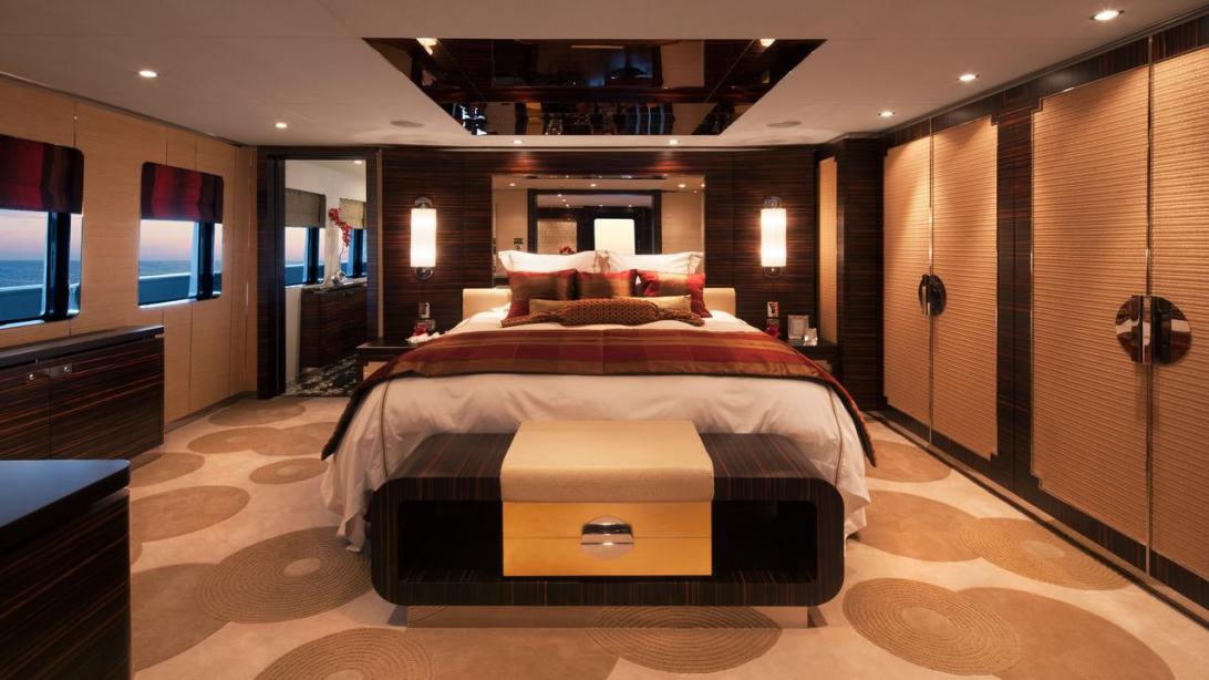yacht Avalon