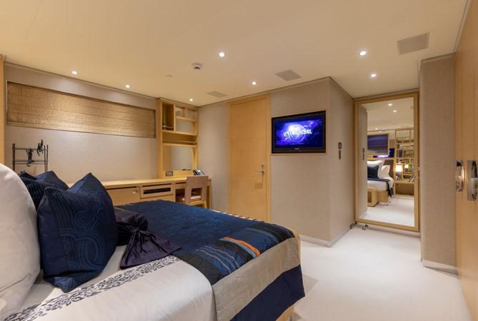 yacht Avalon