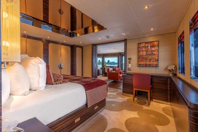 yacht Avalon