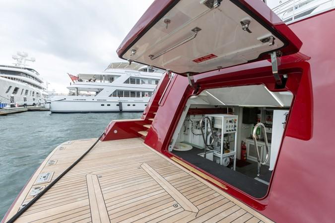 yacht Avalon