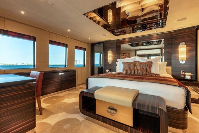 yacht Avalon