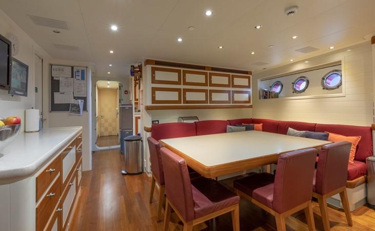 yacht Avalon