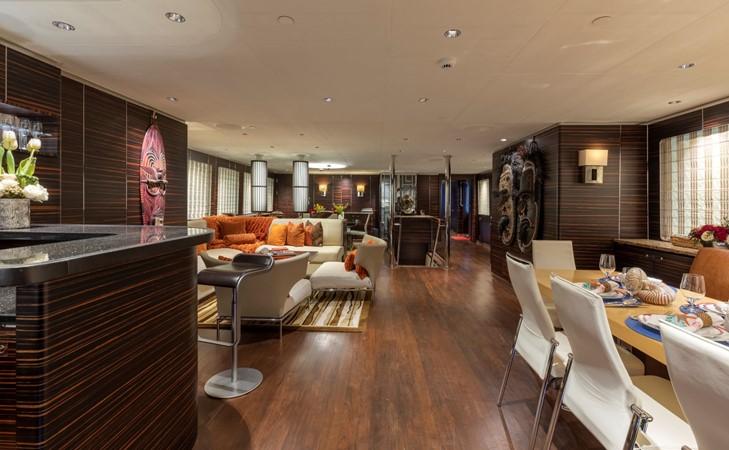 yacht Avalon
