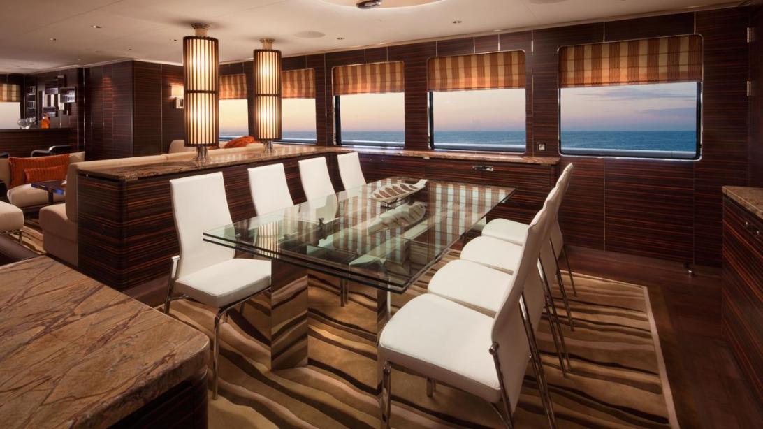 yacht Avalon