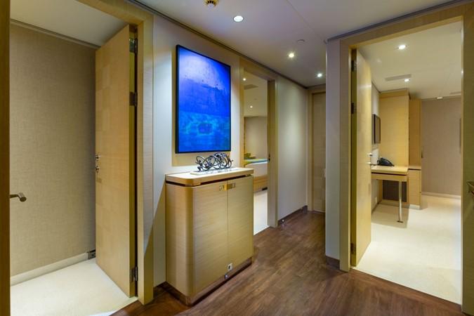 yacht Avalon