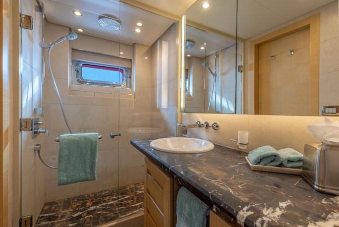 yacht Avalon