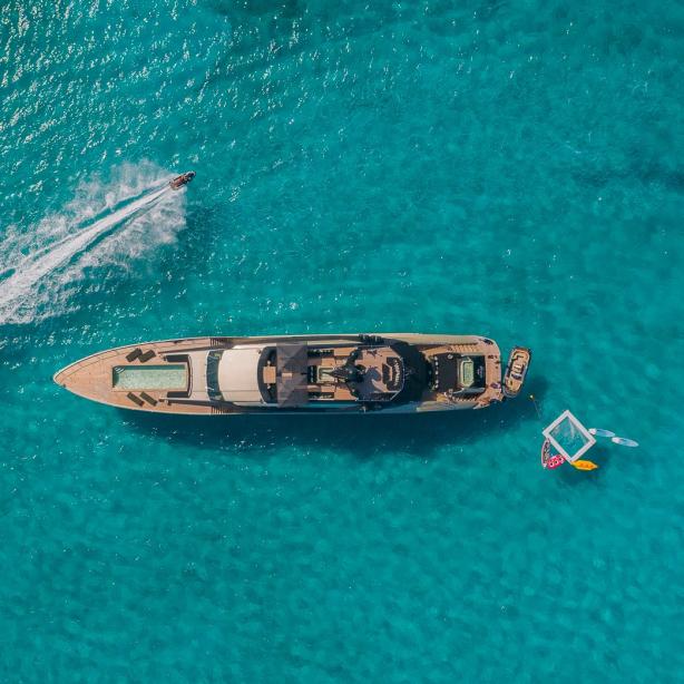 yacht DB9