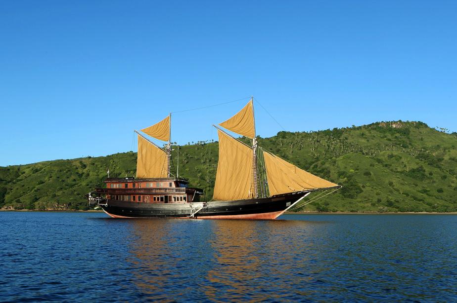 yacht Alila Purnama