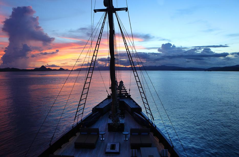 yacht Alila Purnama