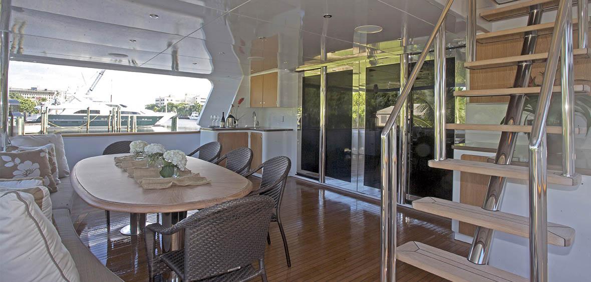 yacht Loon