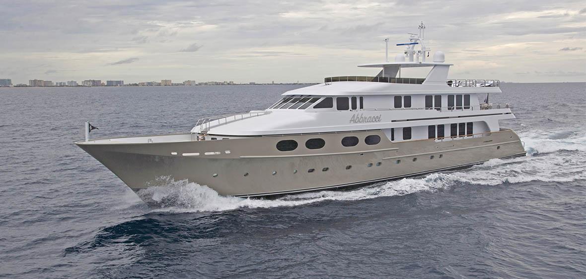 yacht Loon