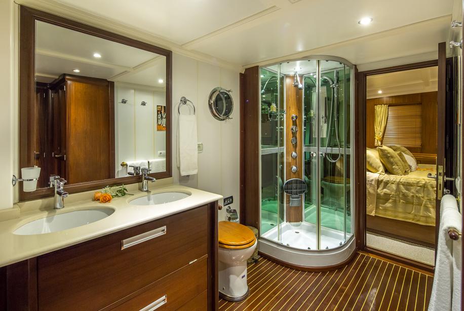 yacht Dona Del Mare