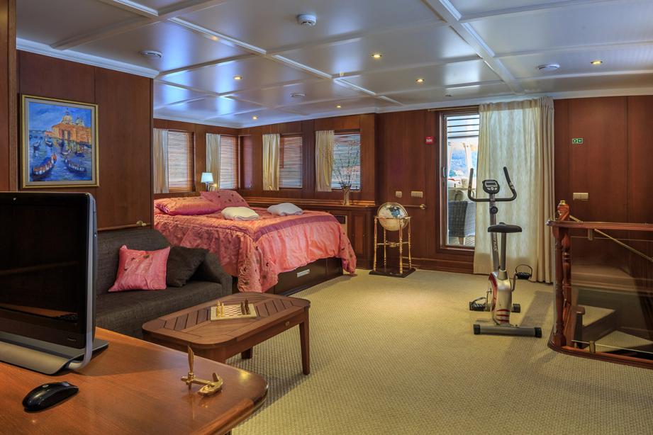 yacht Dona Del Mare