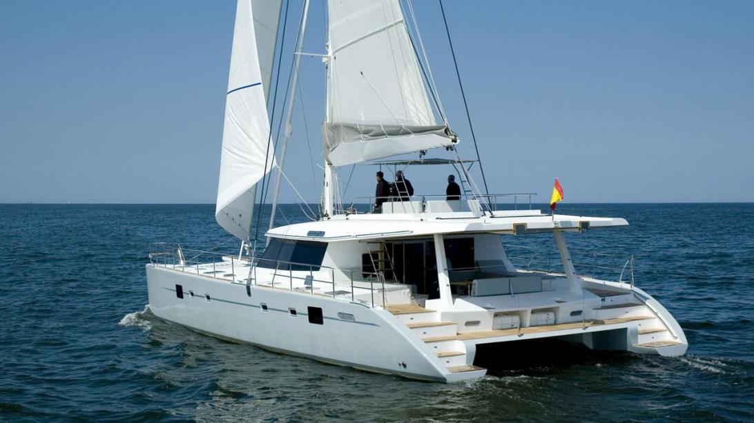 yacht Depende IV