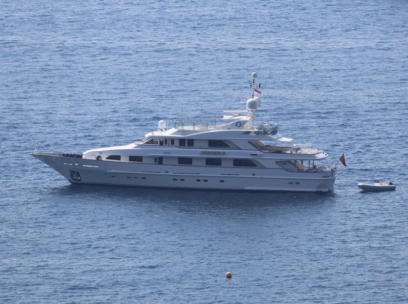 yacht Desamis B