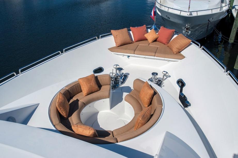 yacht First Light