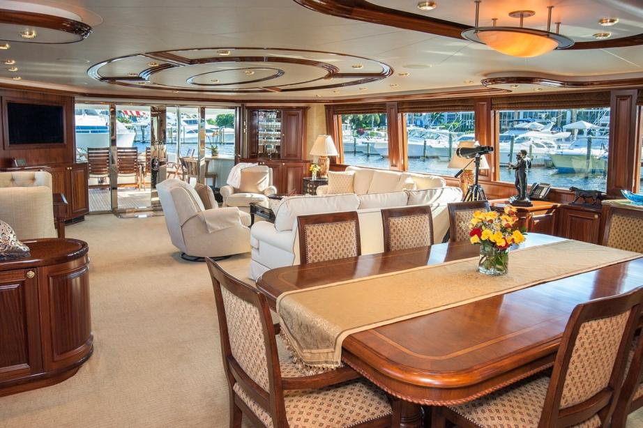 yacht First Light