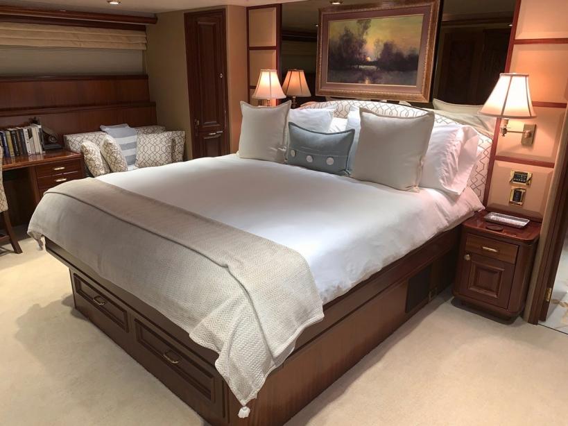 yacht First Light