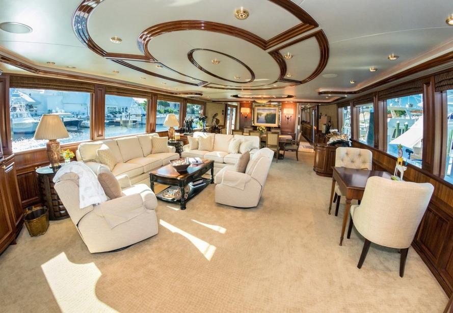 yacht First Light